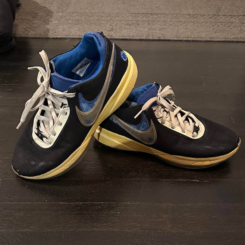 Nike LeBron 20 Men's size 9.5 Black and Blue Sneakers with Yellow Sole